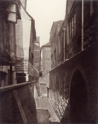 OldLondonPhotographingRelics .jpg