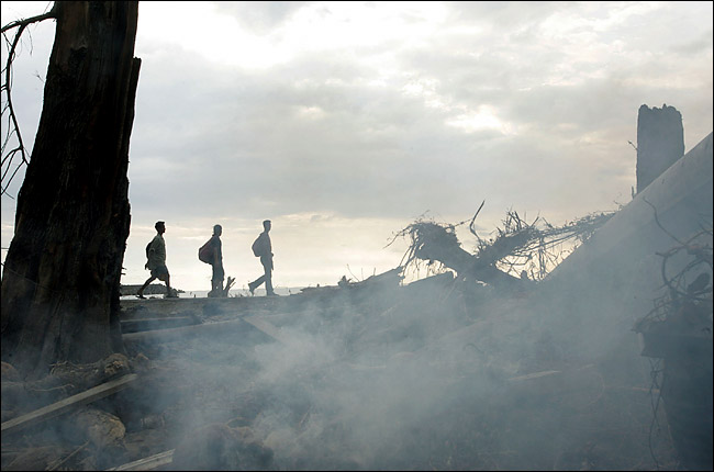 NewsTsunamiAceh9.jpg